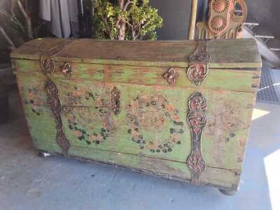 CAPTAINS TRUNK