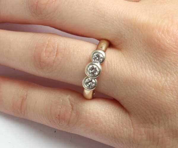 DIAMOND RING