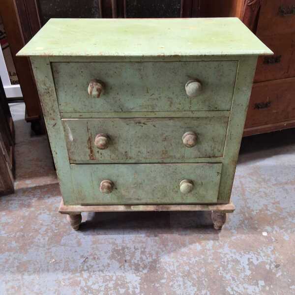 CHEST OF DRAWERS