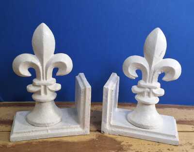 BOOKENDS