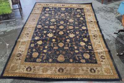 FLOOR RUG