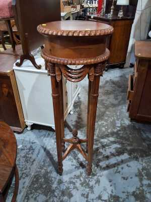 PLANTER STAND