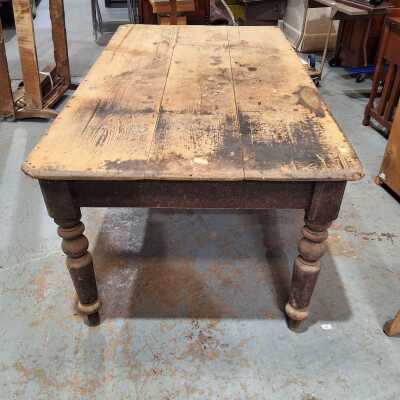 FARMHOUSE TABLE