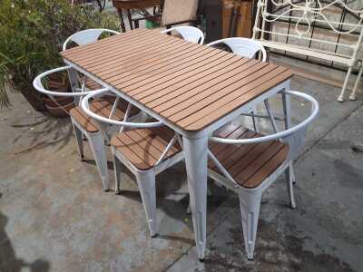 OUTDOOR SETTING