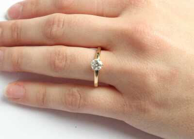 DIAMOND RING