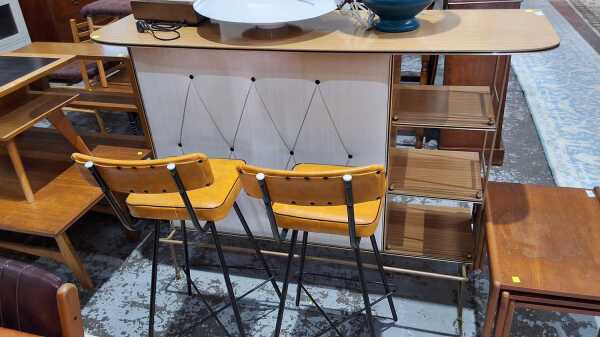 RETRO BAR SETTING