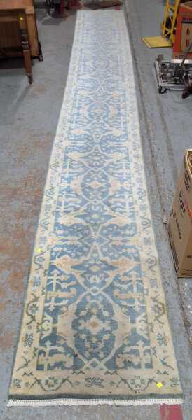 LONG HALL RUNNER