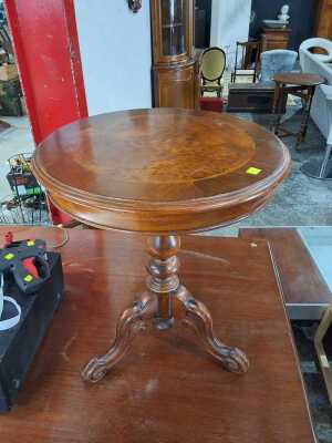 WINE TABLE