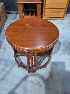 NESTING TABLES