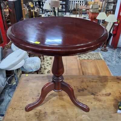 WINE TABLE