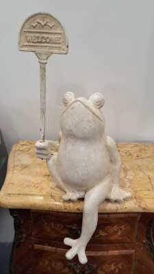 WELCOME FROG