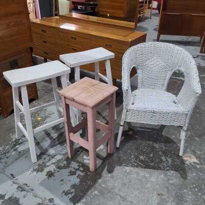 STOOLS AND CHAIR