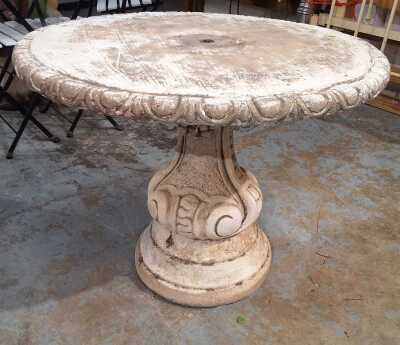GARDEN TABLE