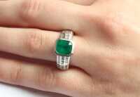 EMERALD & DIAMOND RING