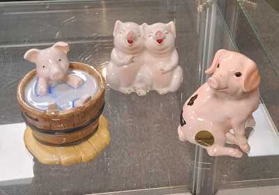 BESWICK PIGS
