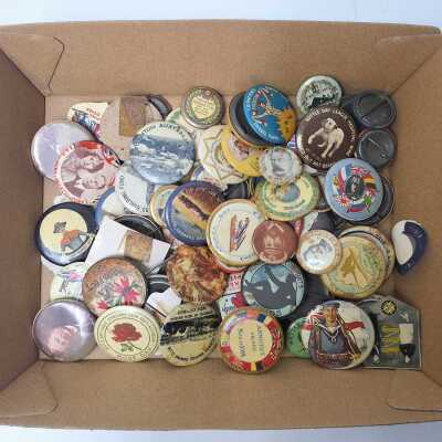 BUTTON DAY BADGES