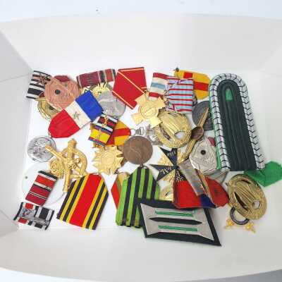 BADGES