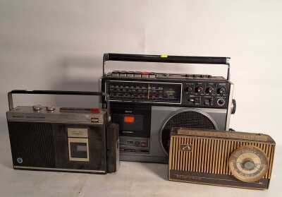 VINTAGE RADIOS