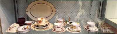 CHINA & GLASSWARE