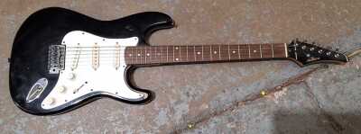 ELECTRIC GUITAR