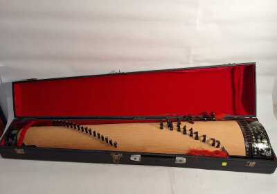 &ETH;&Agrave;̀N TRANH ZITHER