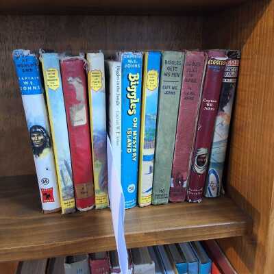 BIGGLES BOOKS