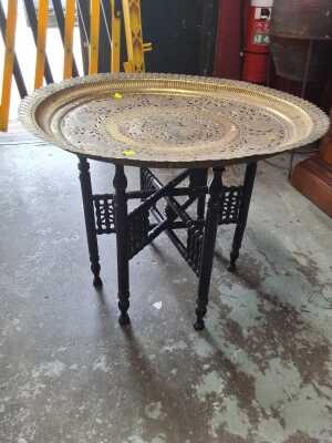 TRAY TABLE