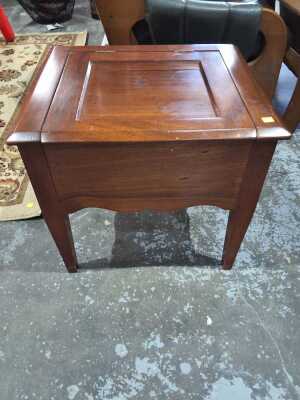 STORAGE TABLE