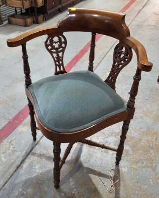 CORNER CHAIR
