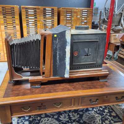 SLIDE PROJECTOR