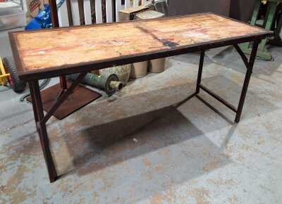 TRESTLE TABLE