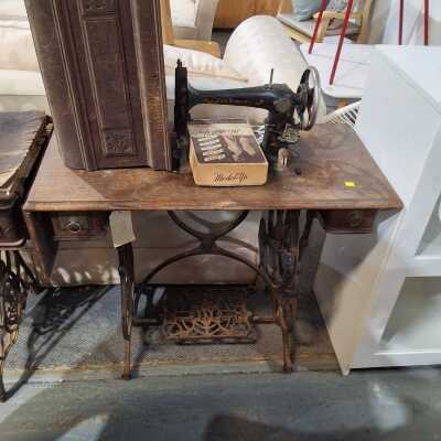 SEWING MACHINE