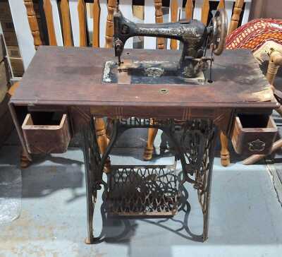 SEWING MACHINE