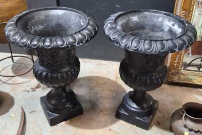 GARDEN URNS
