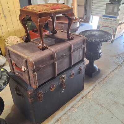 TRUNKS AND STOOL