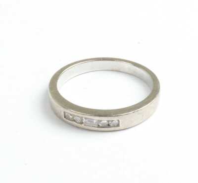 DIAMOND RING