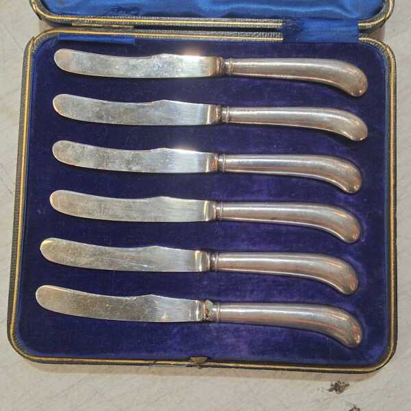 CASED KNIVES