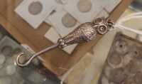 BUTTON HOOK