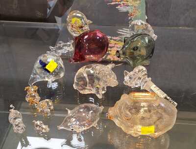 GLASS PIGS
