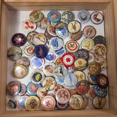 BUTTON DAY BADGES
