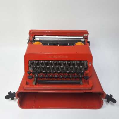 VALENTINE PORTABLE TYPEWRITER