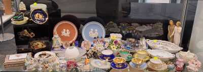 PRETTY CHINA & COLLECTABLES