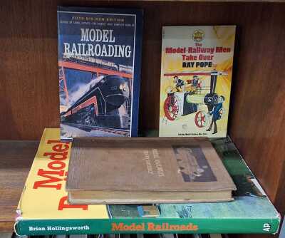 MODEL TRAIN BOOKS