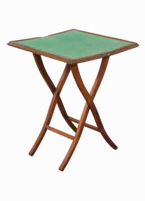 PETITE FOLDING CARD TABLE