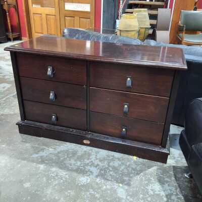 LOWLINE CHEST