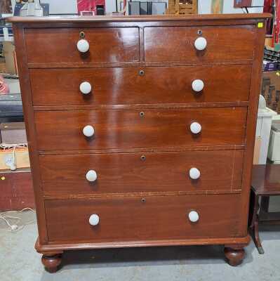 CHEST OF DRAWERS
