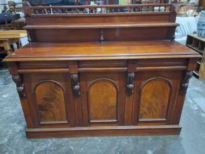 SIDEBOARD