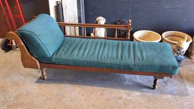 CHAISE