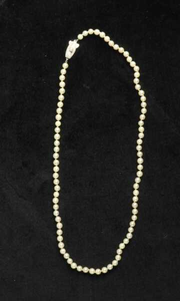 MIKIMOTO PEARL NECKLACE