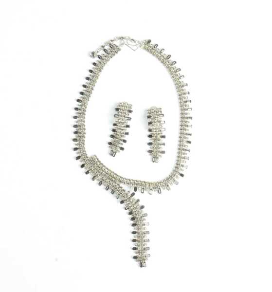 COSTUME NECKLACE